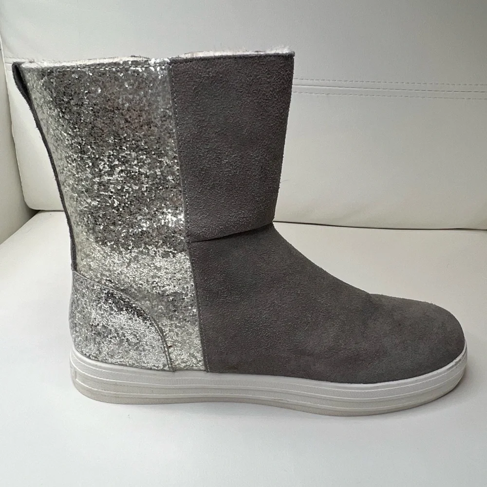 Sketchers Grey and Glittery Zip Boots